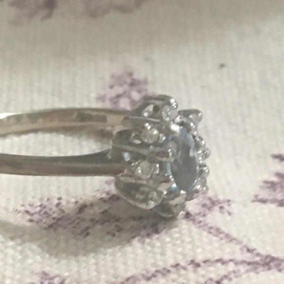 Preloved dainty solid 10K Aquamarine with sapphire side stones. - Picture 5 of 7